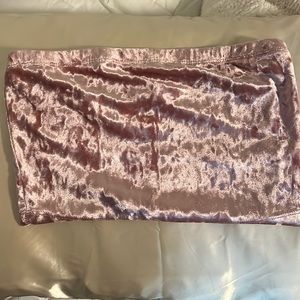 Pink tube top from forever 21 in a small. Also is in Perfect condition.